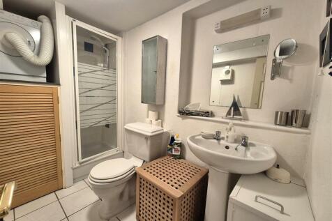 Bathroom.jpg