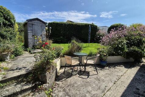 Rear garden with patio.jpg
