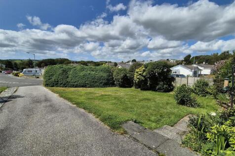 Front garden and driveway.jpg