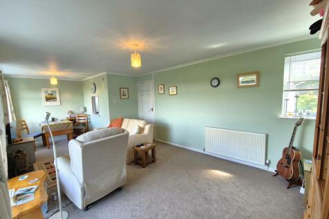 Living room 6.jpg