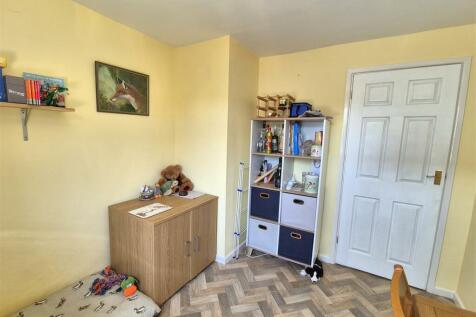 Bedroom 3 Office.jpg