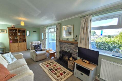Living room 5.jpg