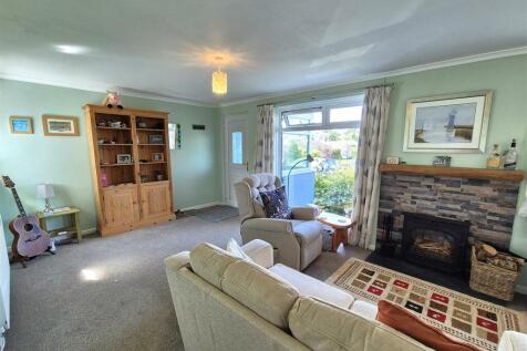 Living room 2.jpg