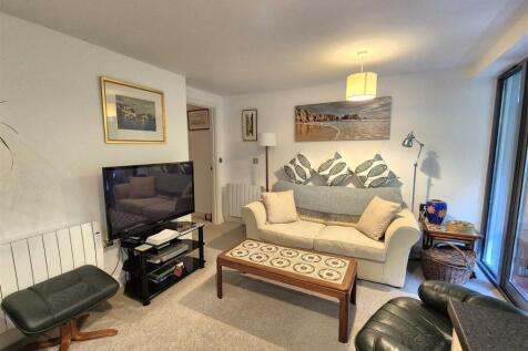 Living room (3).jpg