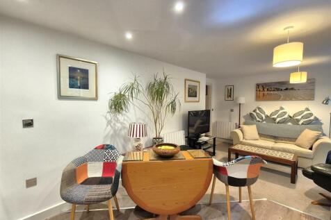 Living room (4).jpg
