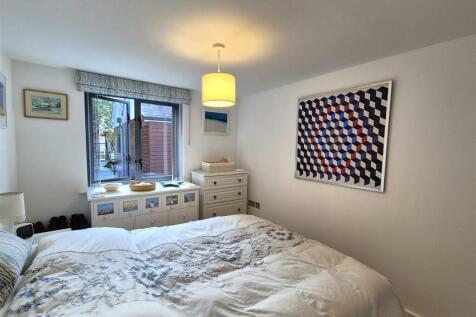 Principal bedroom.(2).jpg