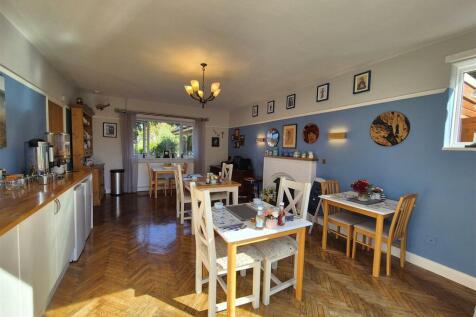 Dining room.jpg