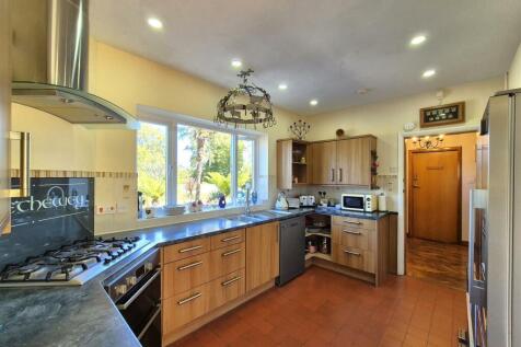 kitchen 3.jpg