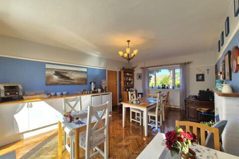 Dining room 2.jpg