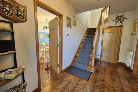 Entrance hall.jpg