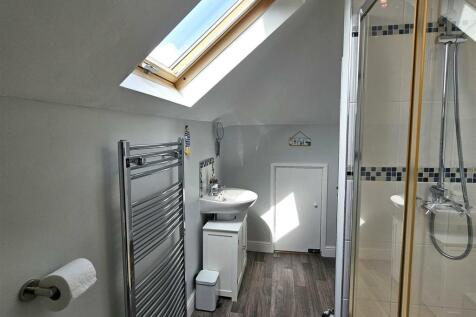 Attic bedroom en suite.jpg