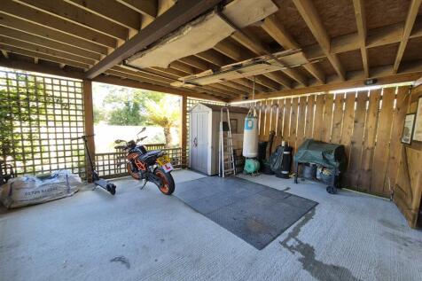 Carport.jpg