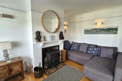 Living room (2).jpg