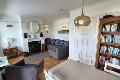 Living room (3).jpg