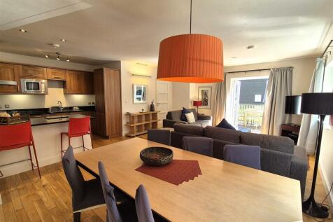 Living area (2).jpg