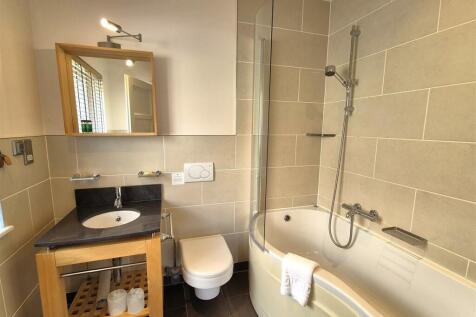 En suite bathroom.jpg