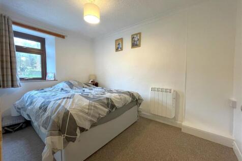 bedroom one.jpg