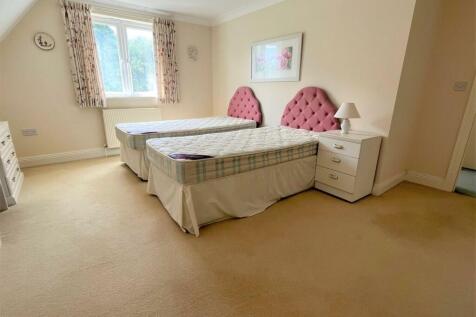 bed 2.jpg