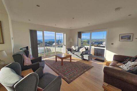 Living room 3.jpg