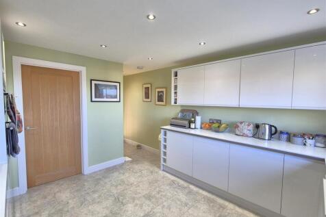 Kitchen 2.jpg