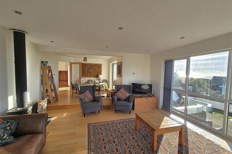 Living room 2.jpg