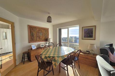 Living room 5.jpg