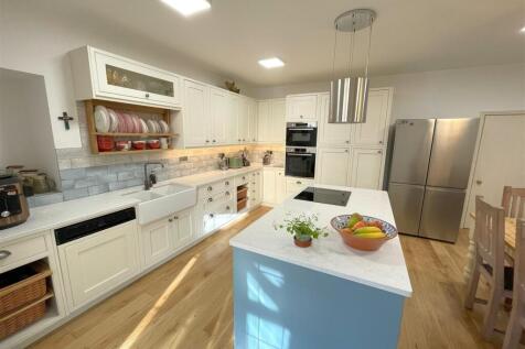 Kitchen .jpg
