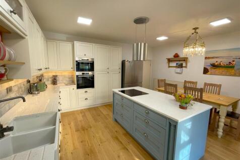 Kitchen 4.jpg