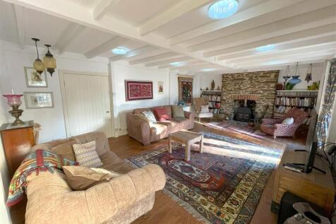 Sitting room 2.jpg