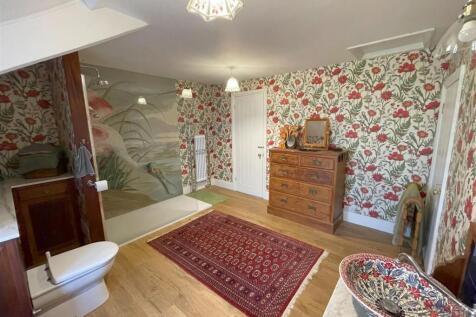 Ensuite 2.jpg