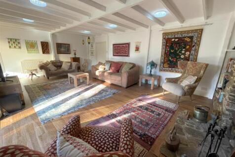 Sitting room 3.jpg