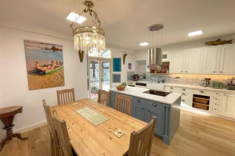 Kitchen 5.jpg
