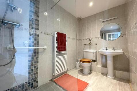 Ensuite two.jpg