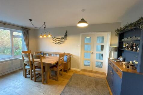 Dining room 2.jpg