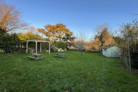 Rear garden 2.jpg