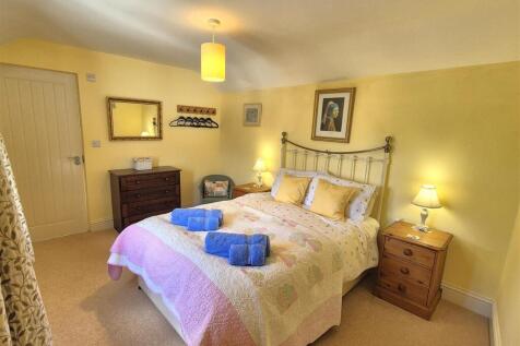 Double bedroom (2).jpg