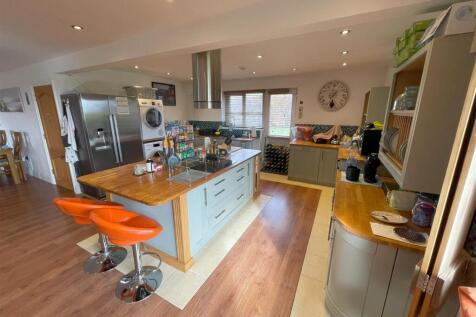 kitchen 2.jpg