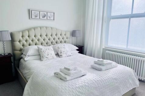 White bedroom.jpg