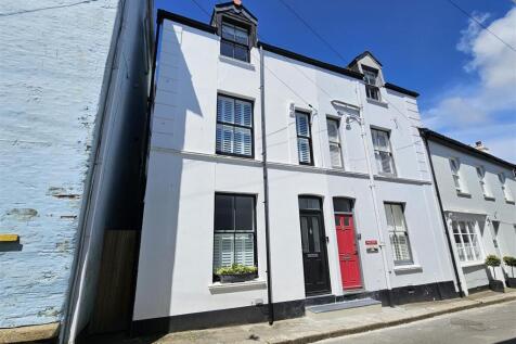 Front of property.jpg