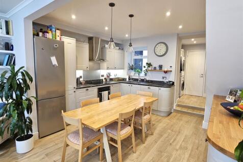 Kitchen (2).jpg
