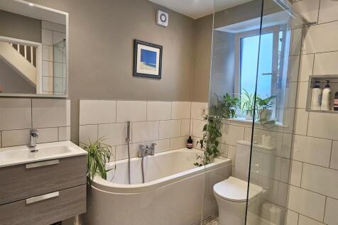 Bathroom.jpg