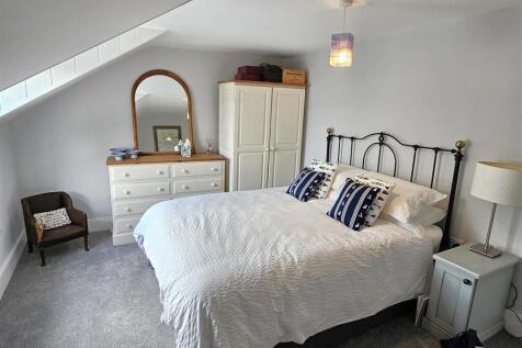 Bedroom 1.jpg