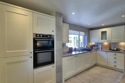 Kitchen (2).jpg