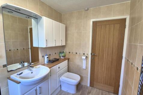 Bathroom (2).jpg