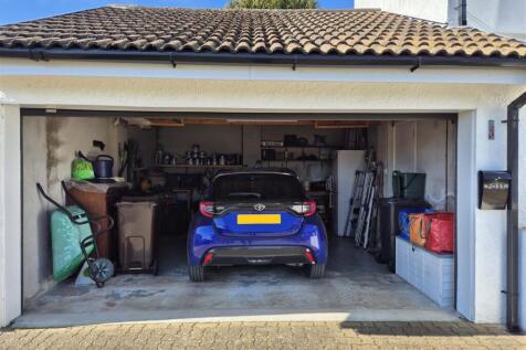 Garage .jpg