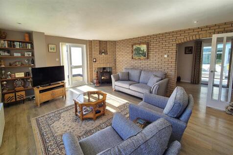 Sitting room (2).jpg