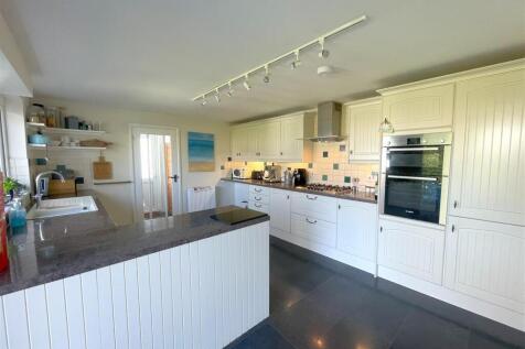 kitchen 2.jpg