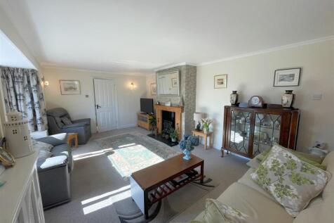 sitting room 1.jpg