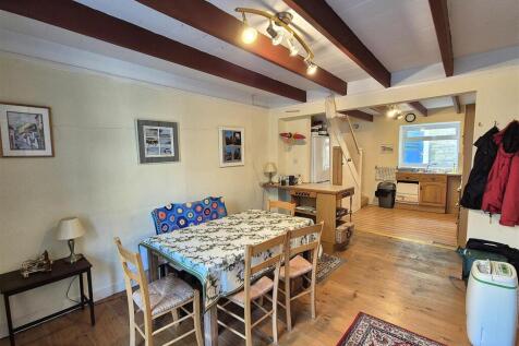 Kitchen dining room
