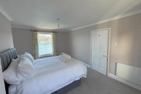 bedroom one 2.jpg